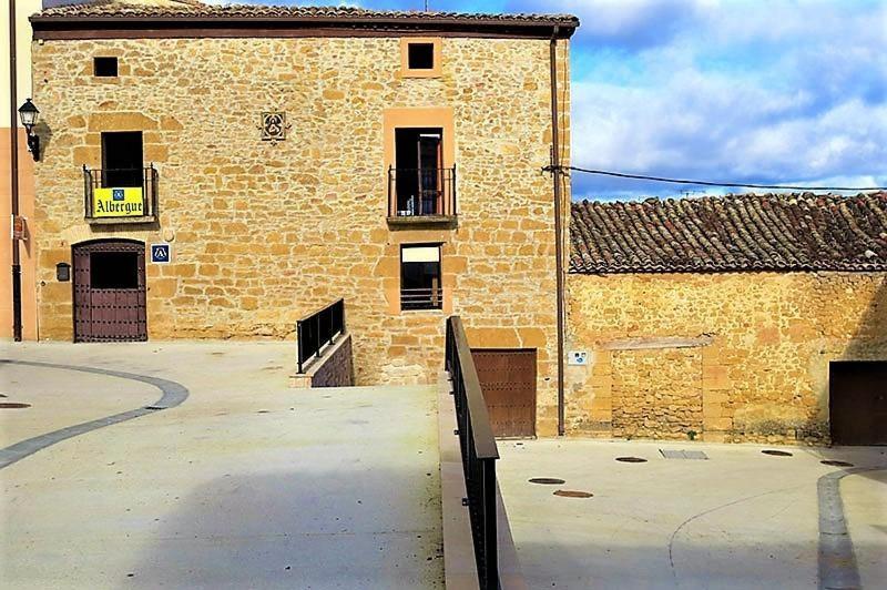 La Casa Magica Vandrarhem Villatuerta Exteriör bild